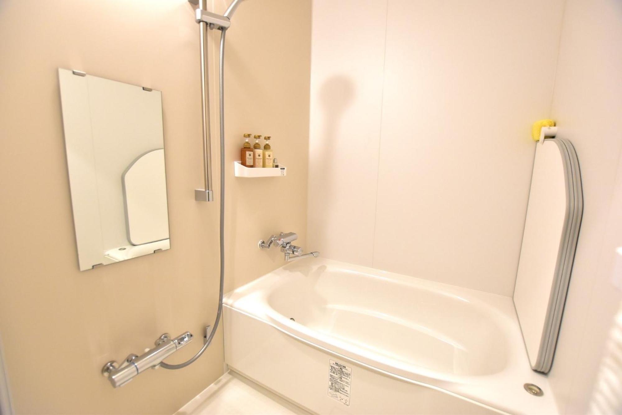 Ferienhaus Tamatsukan 玉津館, Kansai Airport 關西空港 57 Mins, Namba 6 Mins, Nihonbashi 4 Mins, Universal 37 Mins, Nara 30 Mins, Walk Jr Tsuruhashi 7 Mins, Early Check In Ōsaka