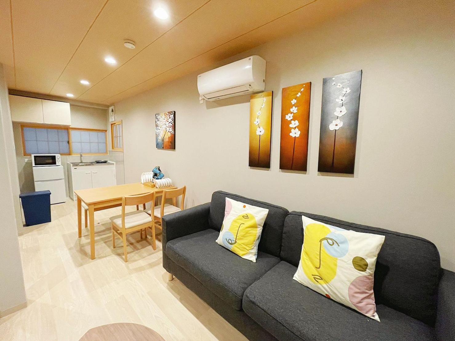 Ferienhaus Tamatsukan 玉津館, Kansai Airport 關西空港 57 Mins, Namba 6 Mins, Nihonbashi 4 Mins, Universal 37 Mins, Nara 30 Mins, Walk Jr Tsuruhashi 7 Mins, Early Check In *